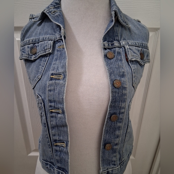 Levi's Distressed Sleeveless Button Up Vest Size JR Small - Picture 1 of 11
